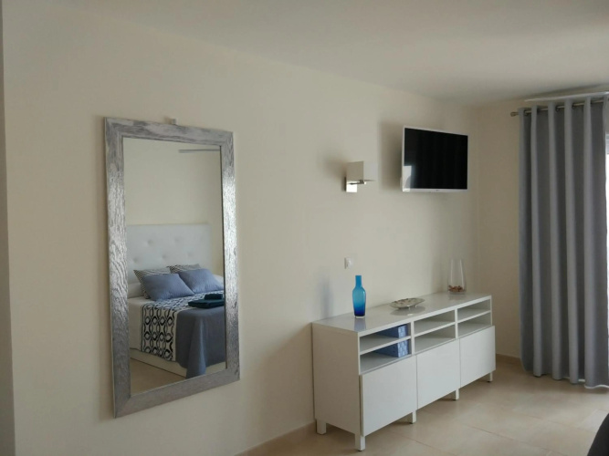 Los Cristianos studio, modern, spacious, pool,WiFi