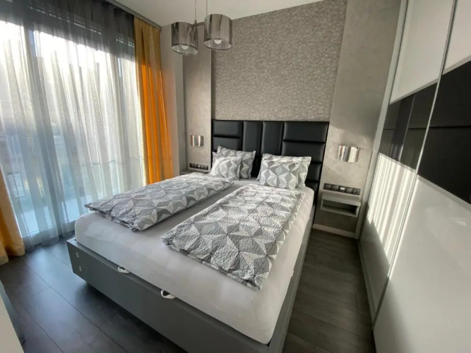Noir Silvery Apartman