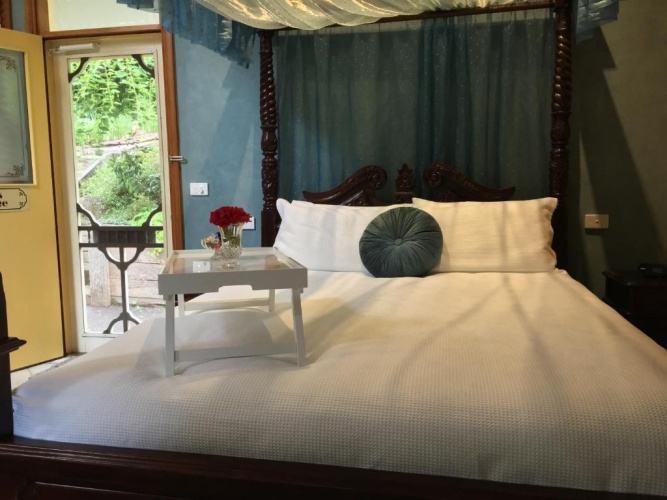 1 Bedroom Cottage with balcony and with view