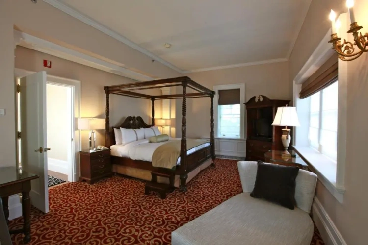 Luxury Suite