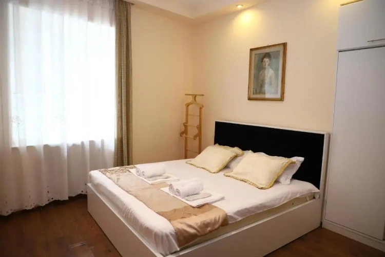 3 Bedrooms Apartment
