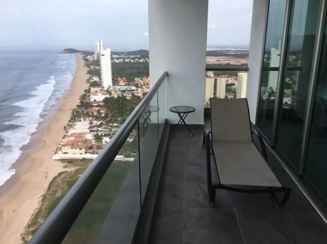2 Bedrooms Standard Family room with ocean view