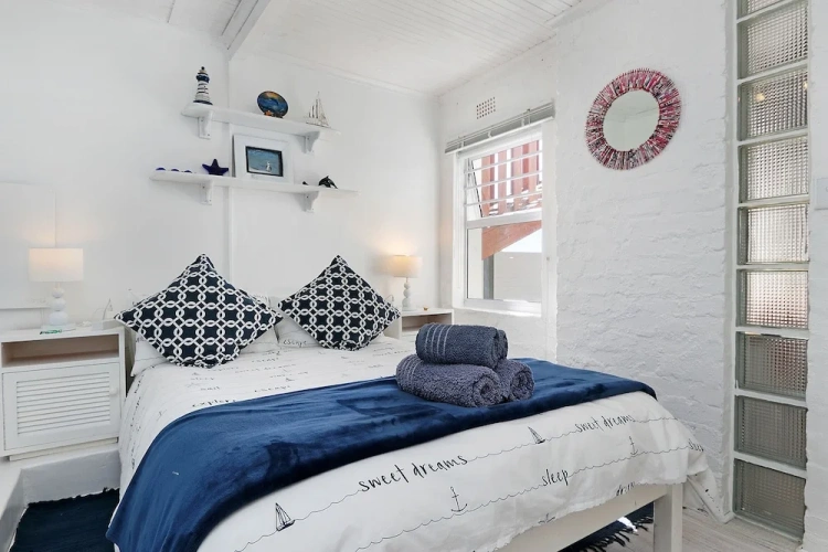 2 Bedrooms Family Cottage with balcony and with partial sea view