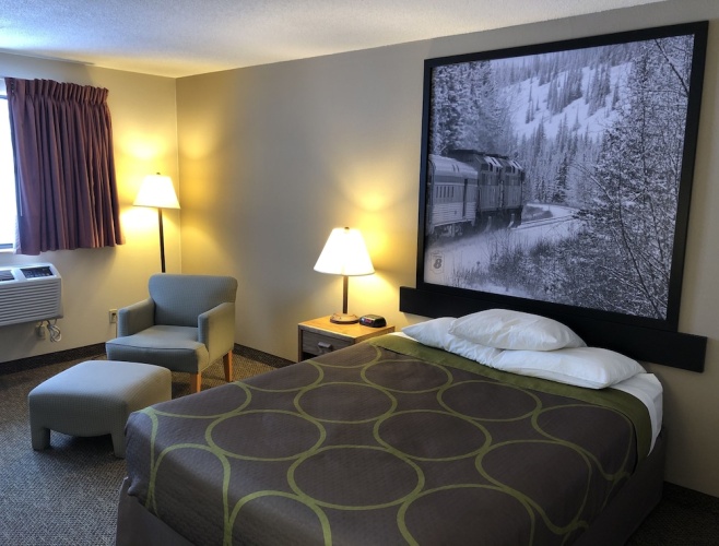Super 8 By Wyndham Salmon Arm photo 7