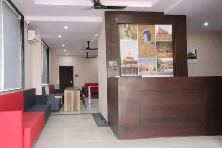 Goroomgo Pat Village Inn Indore