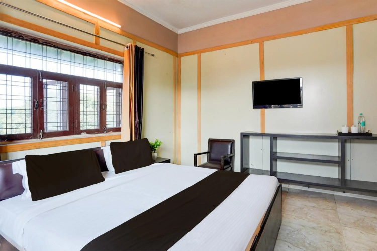 Flagship 4464 Maira Residency