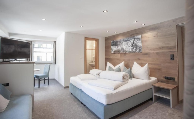 Standard Triple room with balcony
