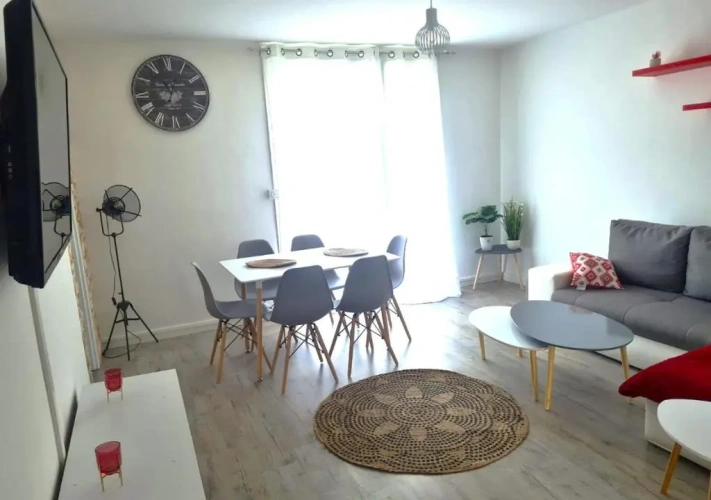 3 Bedrooms Apartment