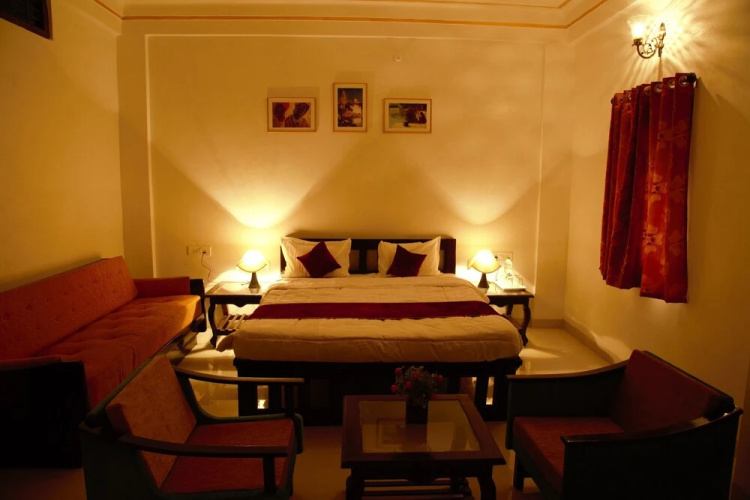 Hotel Nahargarh Palace