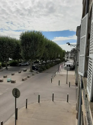 Et au pied coule une rivière, situation et vue idéales