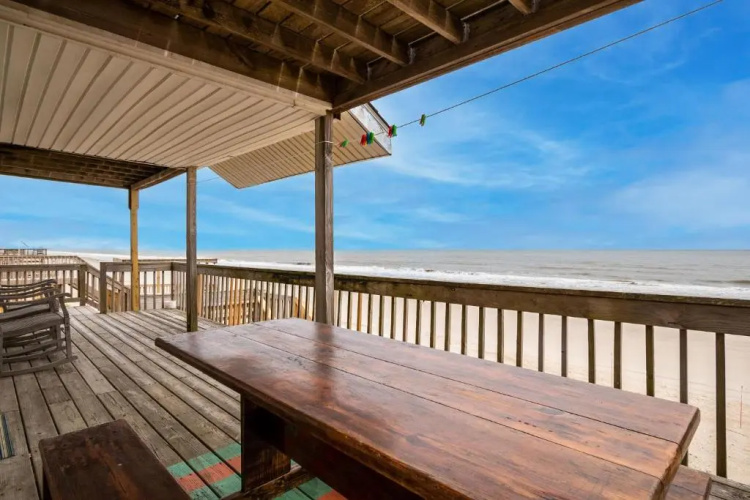 10 Conch Too by Oak Island Accommodations