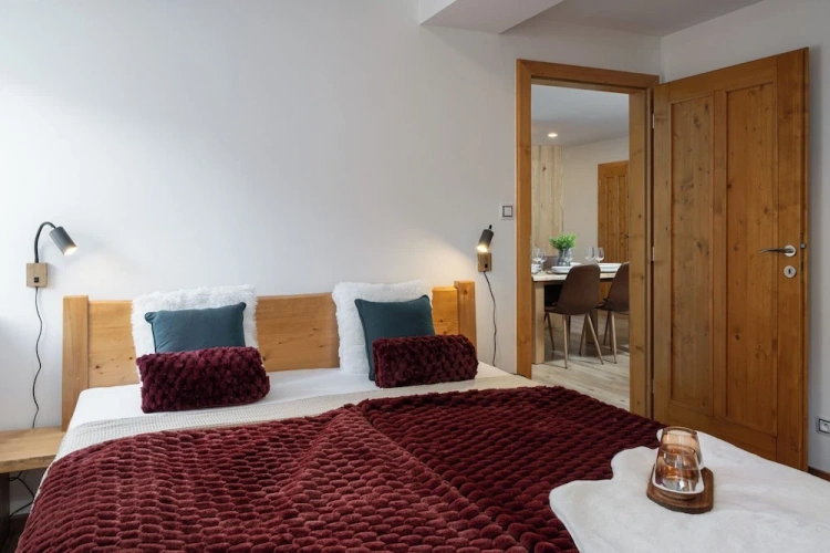 2 Bedrooms Apartment