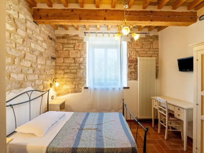 Country House in Marche With Pool & Views