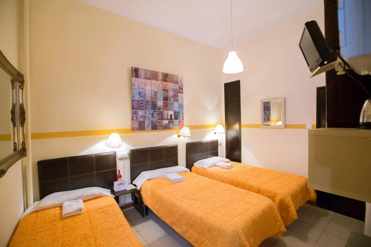 Standard Triple room