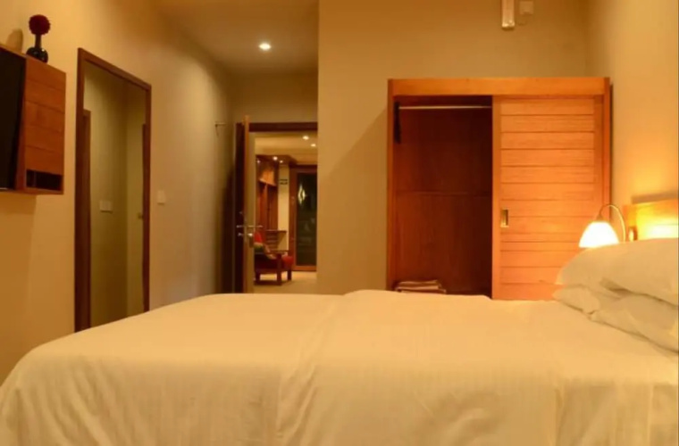 Maakanaa Lodge