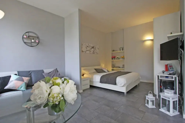Travel & Stay - Sforza