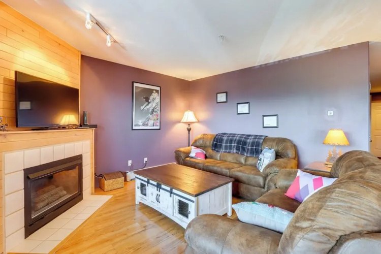 Stunning Mountain Views: Silverthorne Condo!