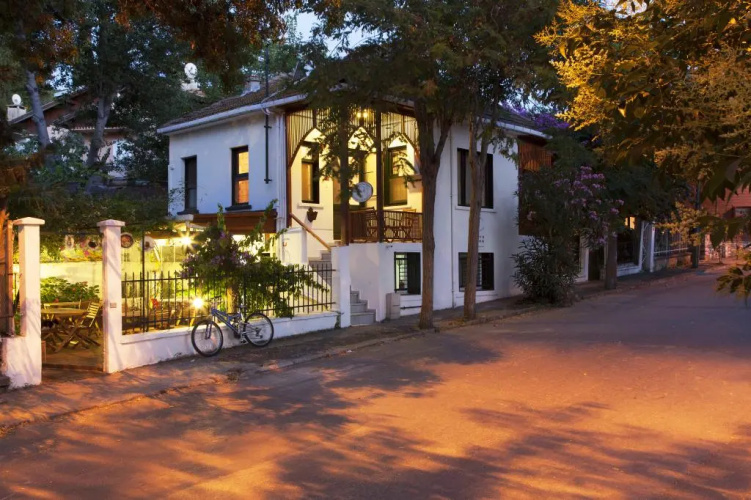 Orhan Kutbay'in Evi