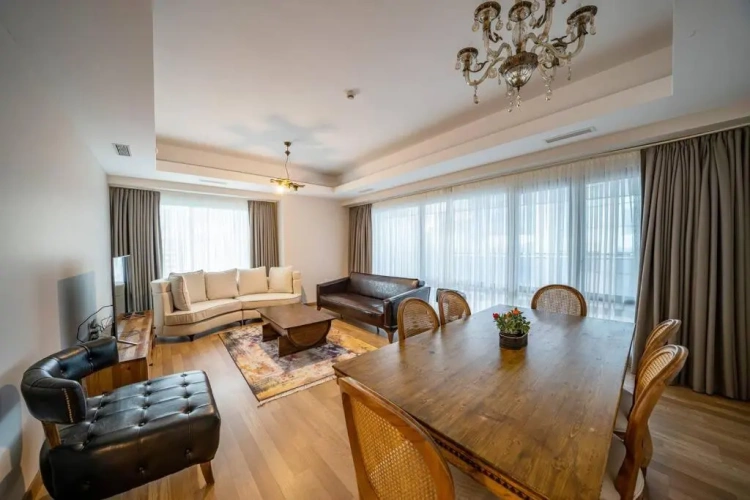 3 Bedrooms Apartment