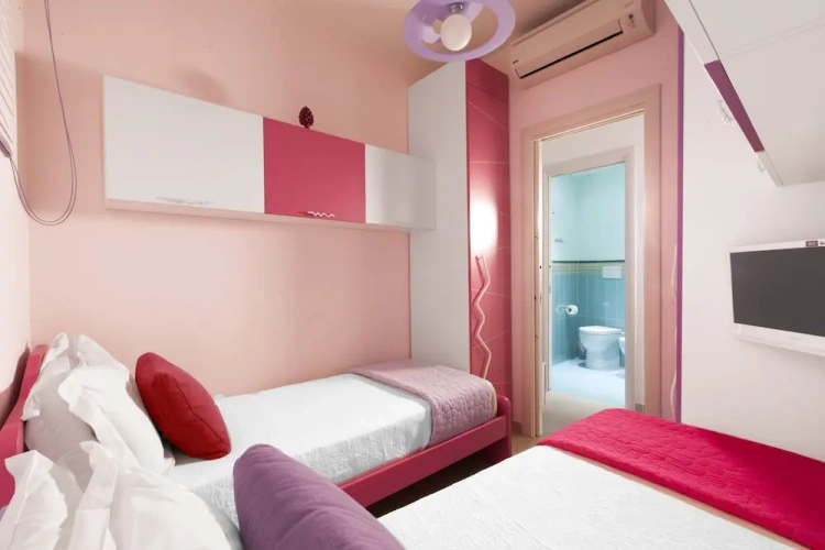3 Bedrooms Apartment with balcony and with garden view