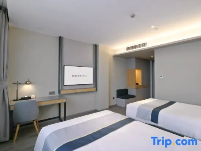 Standard Double room with city view