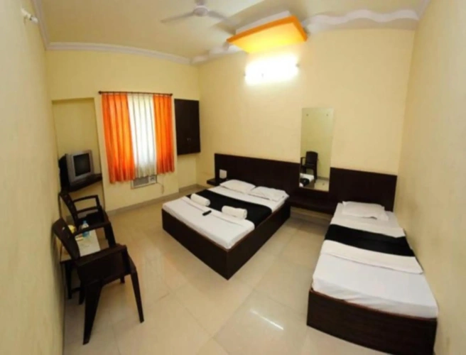 Standard Triple room