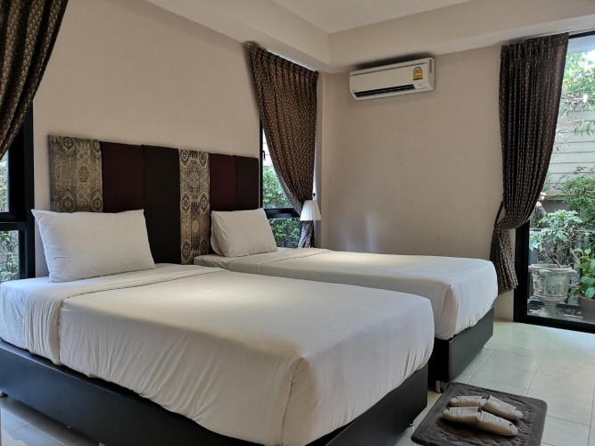 Standard Twin room with balcony
