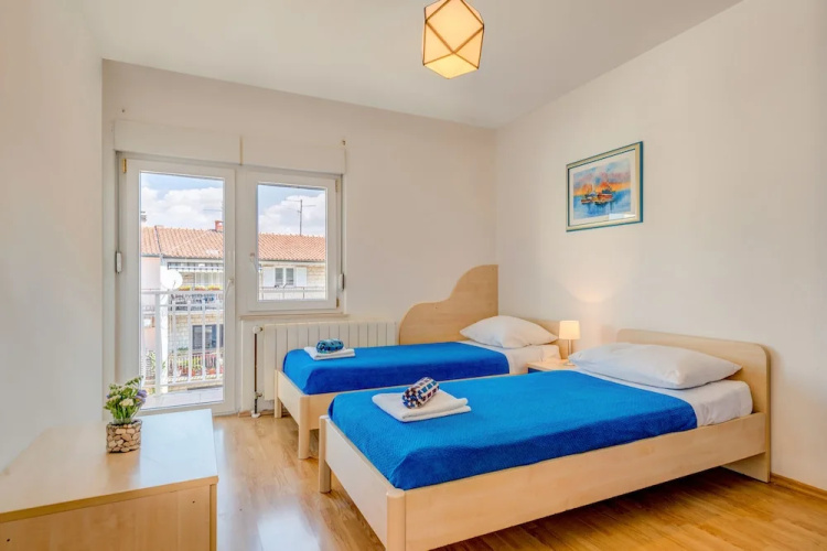 Apartments Maestral