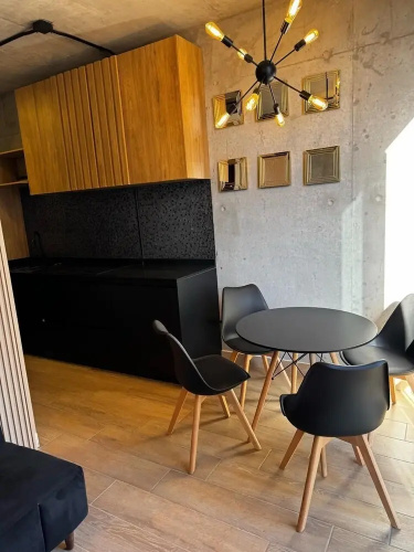 Stylish Private Room City Views & Prime Location