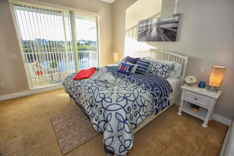 555 Little Harbor
