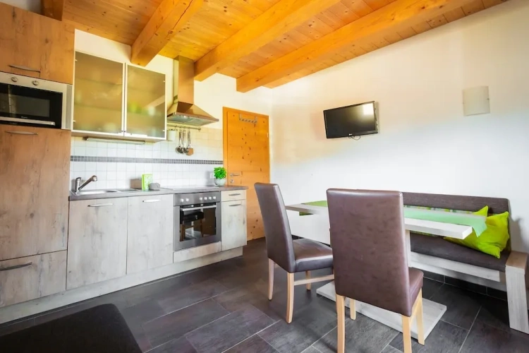 2 Bedrooms Classic Apartment with mountain view