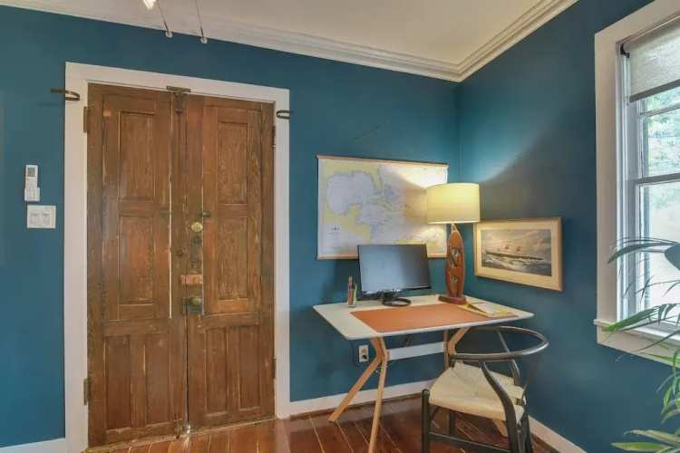 Private Spa & Seawall: Dog-friendly Galveston Gem