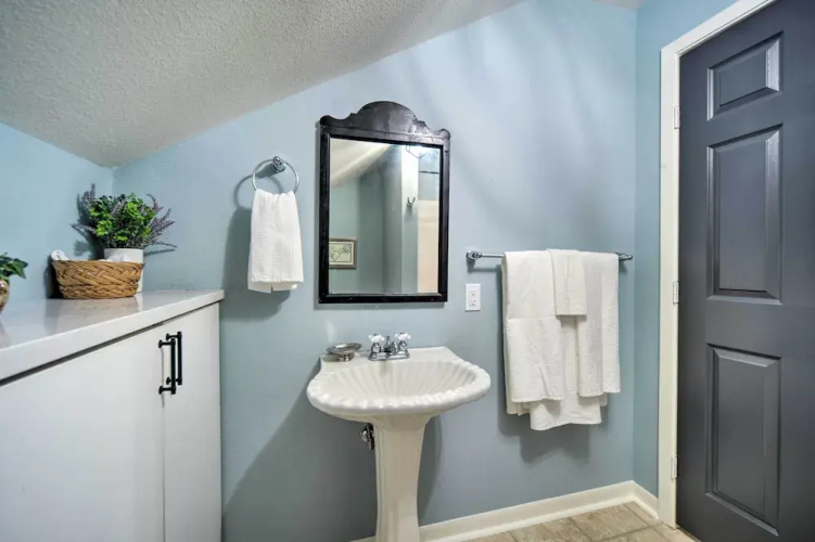 Spacious Abode, Walk to Texas Heroes Square!