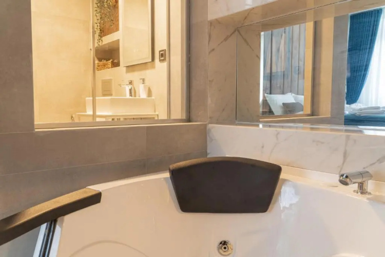 9 Nine - Luxury Apartments & Suites