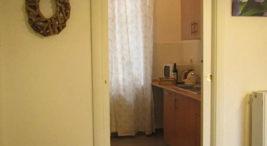 Gold Street Apartment