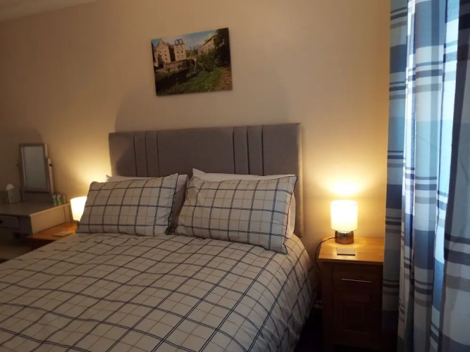 Ideal Central Edinburgh location with free on-site private parking