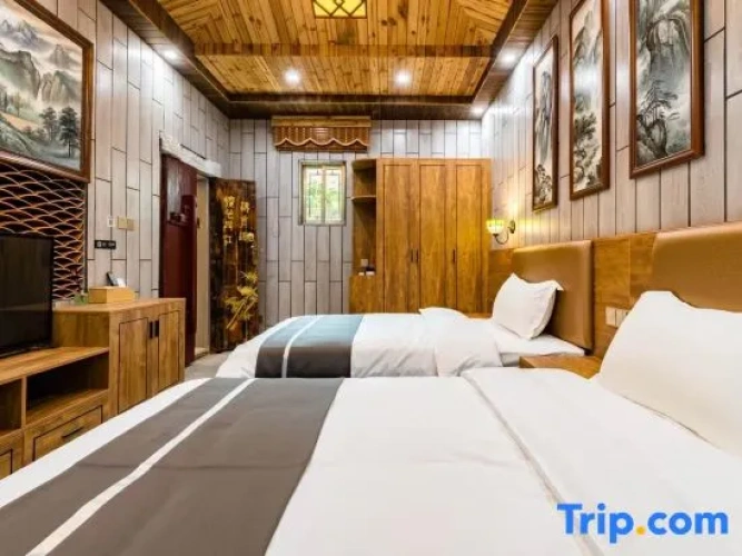 Deluxe Sextuple Suite
