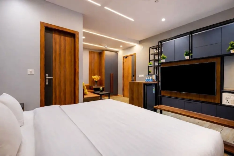 Superior Double room with balcony and with city view