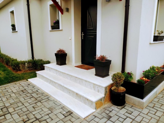 2 Bedrooms Villa