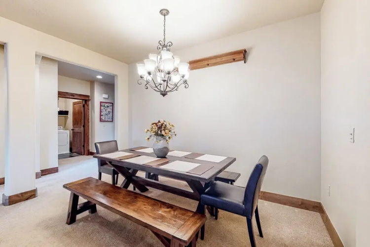 3BR w/ Balcony, Central AC & Deck