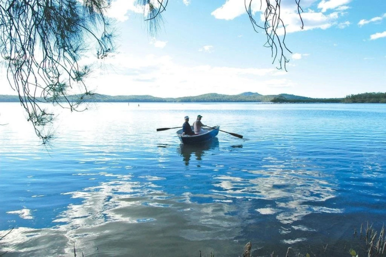 'Mansfield by the Lake'
