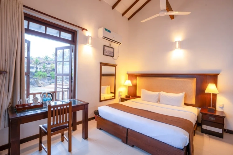 Deluxe Double room with balcony and with sea view
