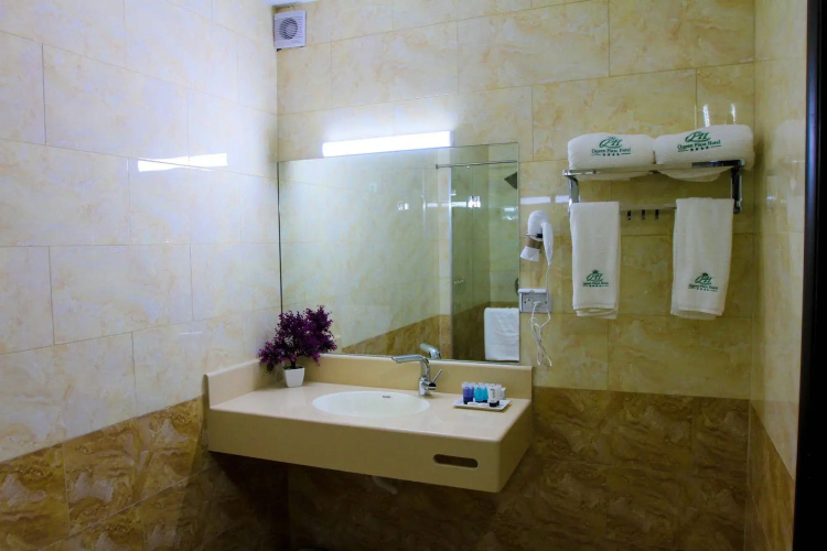 Queen Plaza Hotel