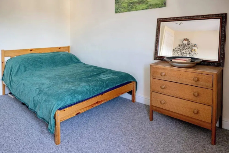 Cozy Corsham Apartment With 2 Bedrooms