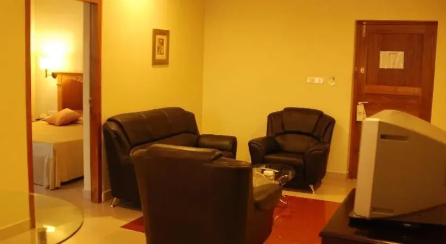 Club 7 Hotel