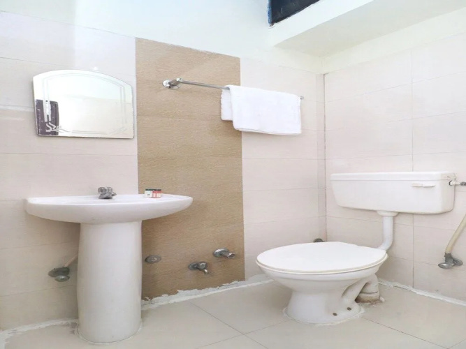 OYO 14860 Hotel Silver Star