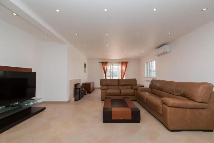 Moradia de 3 quartos com ar condicionado e piscina