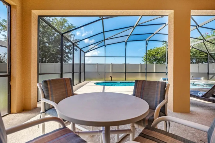Tranquil Escapes- Large Pool Deck With Spa, Davenport, US