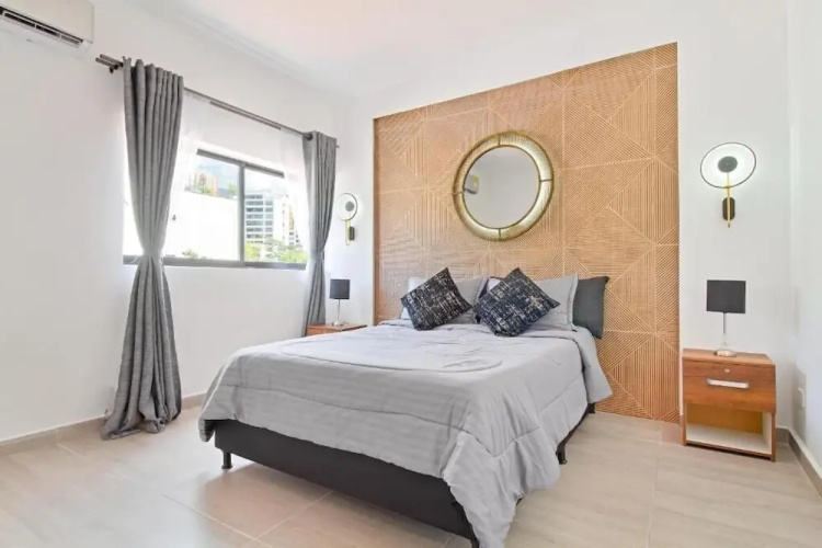 2BR w Pool Table 1 Block from Lleras