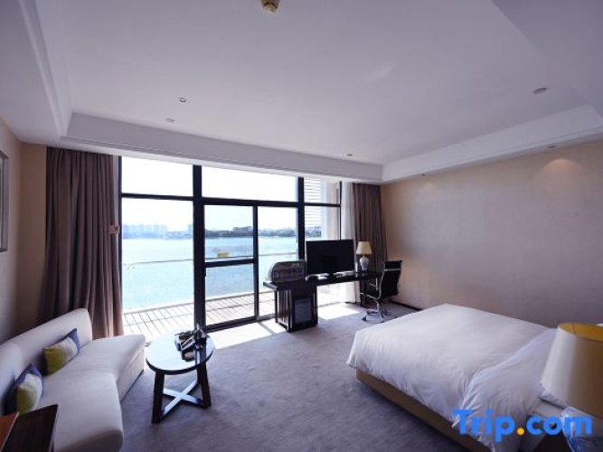 Deluxe Double room with lake view
